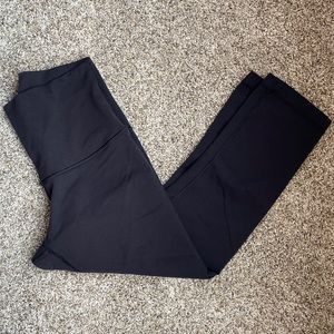 EUC Lululemon wunder under crop. Size 8